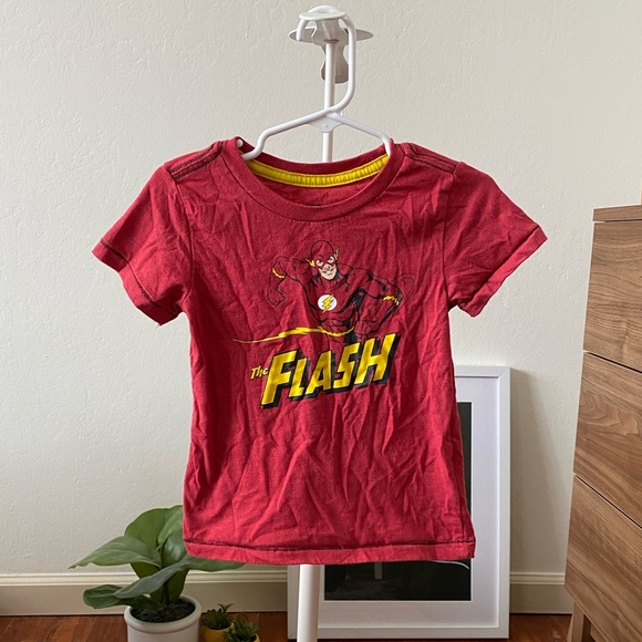 🦋 The Flash Red Short Sleeve Graphic Tee 18M 🦋 - Picture 2 of 6